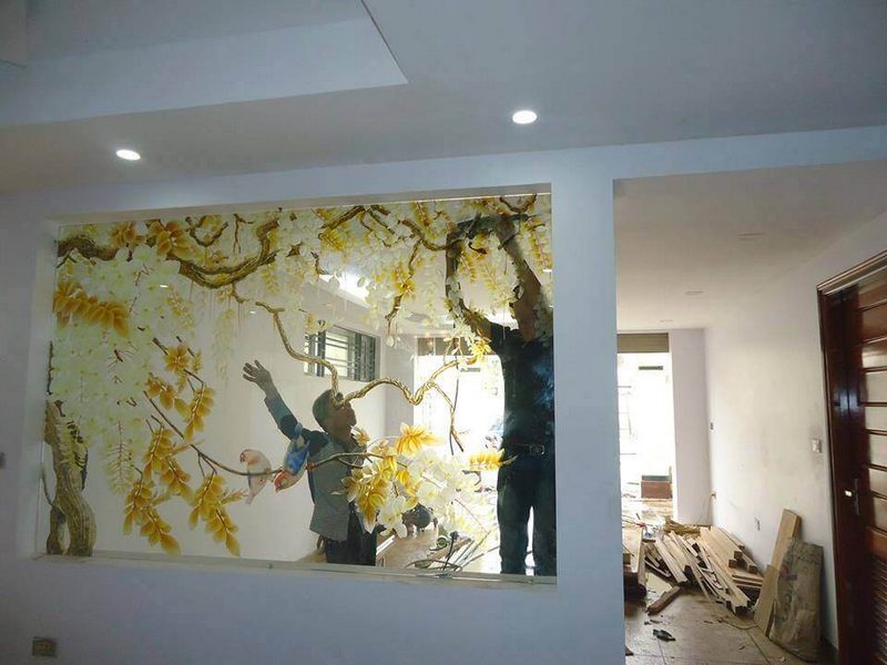 Thi công tranh kính khắc 3D làm vách ngăn cửa sổ phòng khách, mang lại vẻ đẹp ấn tượng cho không gian ngôi nhà của bạn